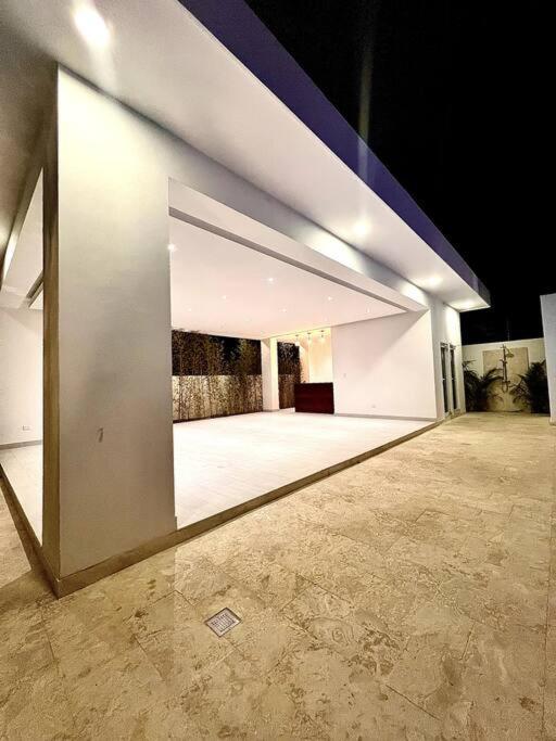 Apartamento Magnificent Pent House W/Jacuzzi Santiago De Los Caballeros Exterior foto